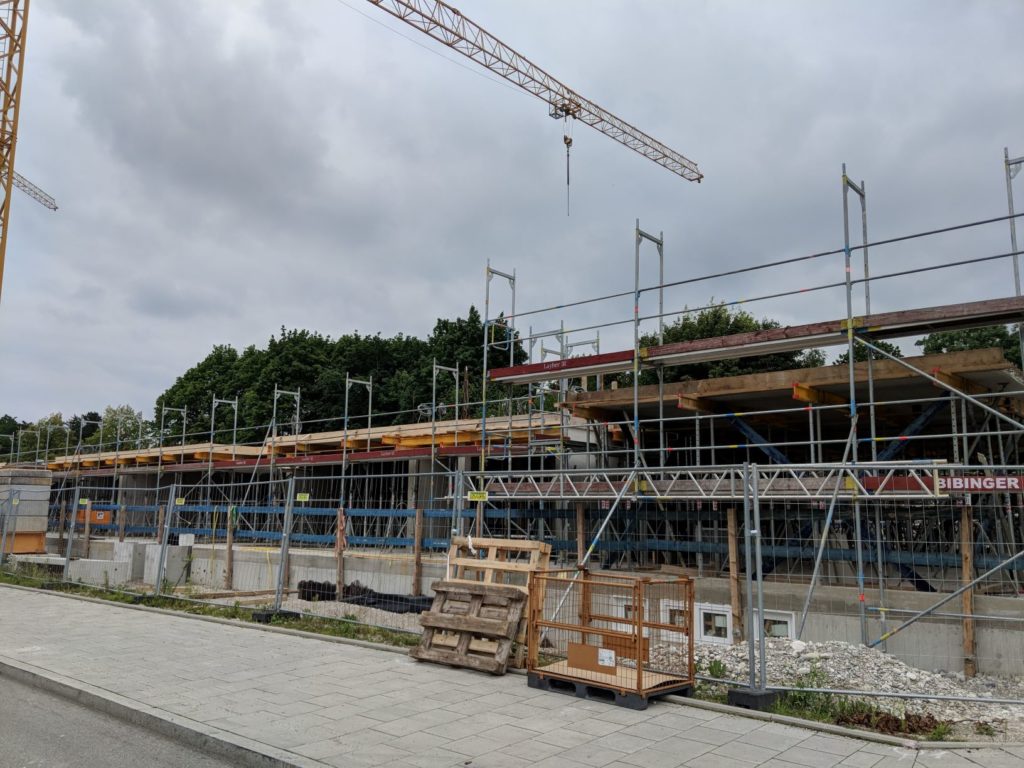 23. August 2019: Das Gerüst wird hochgezogen.