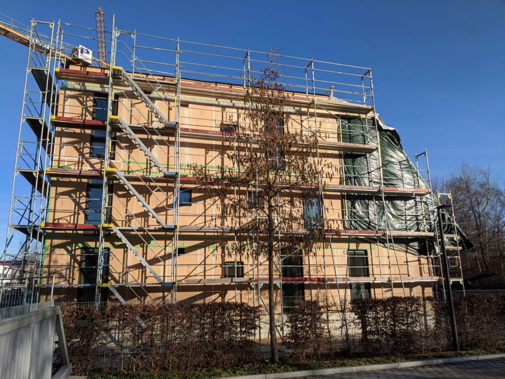 15. Januar 2020: Die Fenster sind drin.